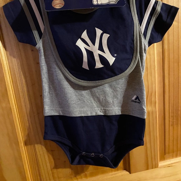 Yankees onesie - Picture 4 of 5